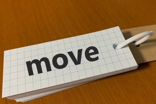 「move」と書かれたメモの写真